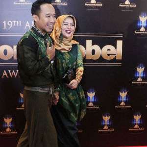 Masya Allah, Cantiknya Istri Denny 'Cagur' Berhijab Masya Allah, Cantiknya Istri Denny 'Cagur' Berhijab