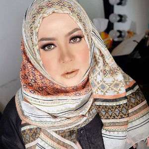 Tulis Sindiran 'Pedas', Melly Goeslow Sakit Hati?