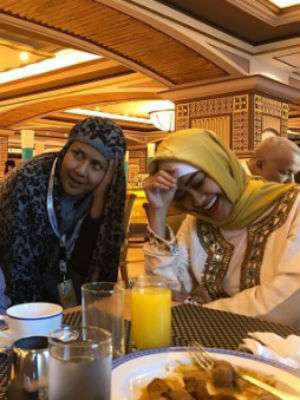 Momen Mengiris Hati Jupe dan Ria Irawan saat Umroh