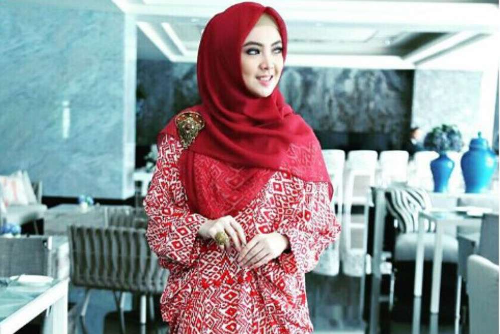 `Syahrini` Berhijab Itu Bernama Inggrid Kansil