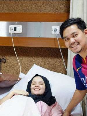 Hamil Muda, Istri Indra Bekti Jalani Operasi