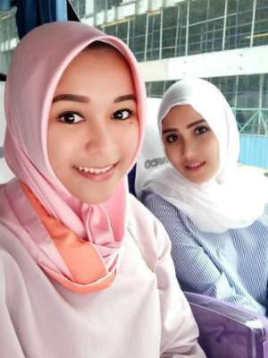 Adik Ayu Ting Ting Tampil Cantik Berhijab, Netizen Gagal Fokus