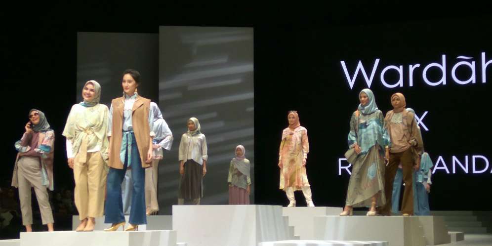 Cantiknya Gaya Hijab Bertema Era 70-an Karya Ria Miranda