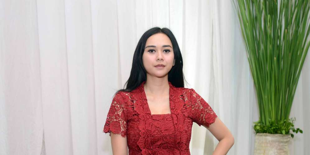 Mesra Bareng Pria, Inikah Kekasih Baru Aura Kasih?