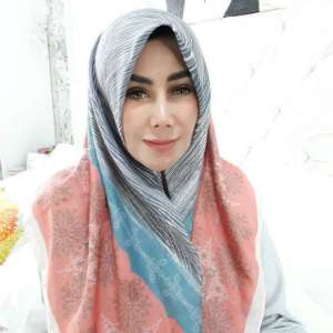 Tidak Ribet, Begini Gaya Ibunda Raffi Ahmad Mengenakan Jilbab