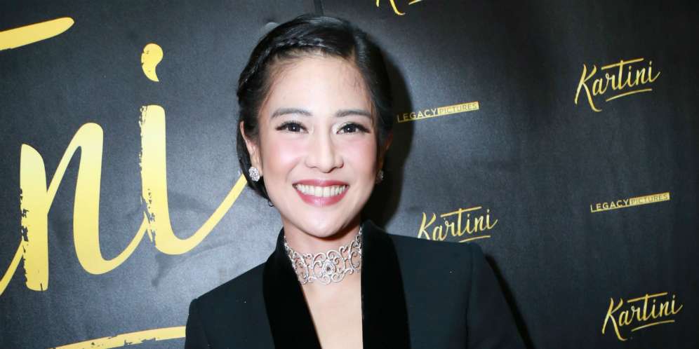 Dian Sastro Angkat Bicara Soal Insiden Tepis Tangan Fans Dian Sastro Angkat Bicara Soal Insiden Tepis Tangan Fans