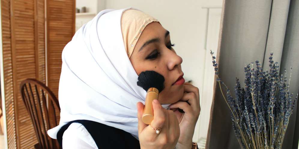 5 Rahasia Membuat Foundation Tahan Lama