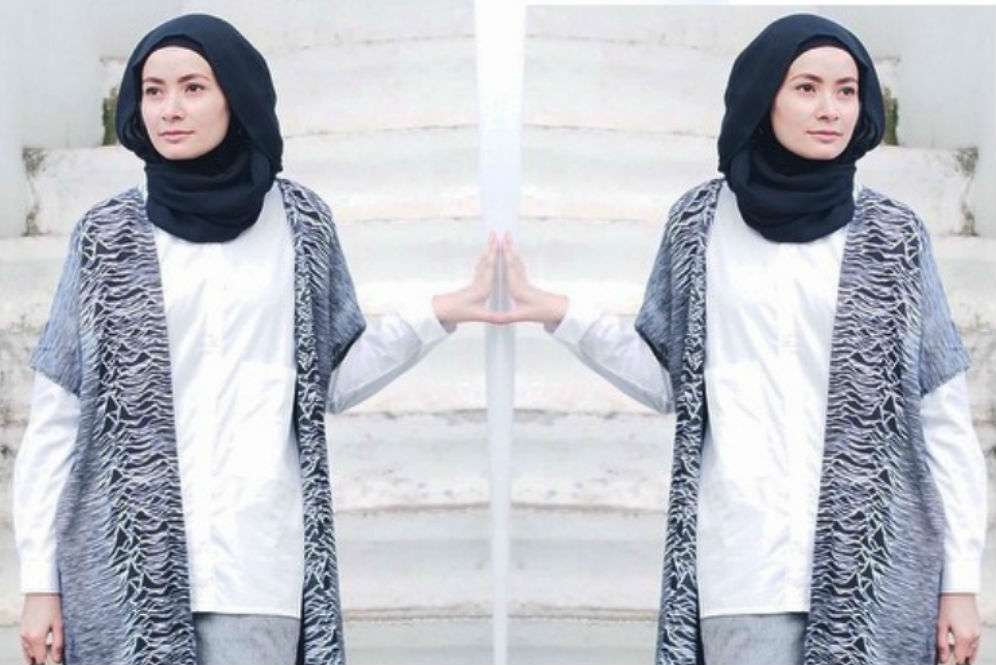 Inspirasi Tampil Kece Pakai Hijab dengan Celana Jeans