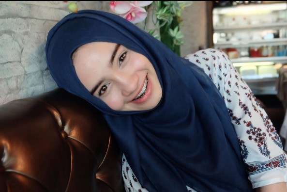 Reena Mirror Reena Mirror