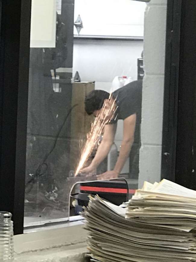 Pria Nekat