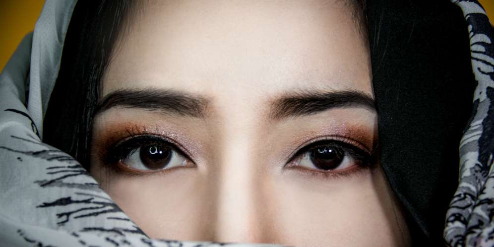 5 Langkah Mudah Membuat Eyeliner Tak Cepat Luntur
