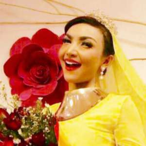 Roro Fitria Buat Geger Netter karena Lakukan Ritual Ini....
