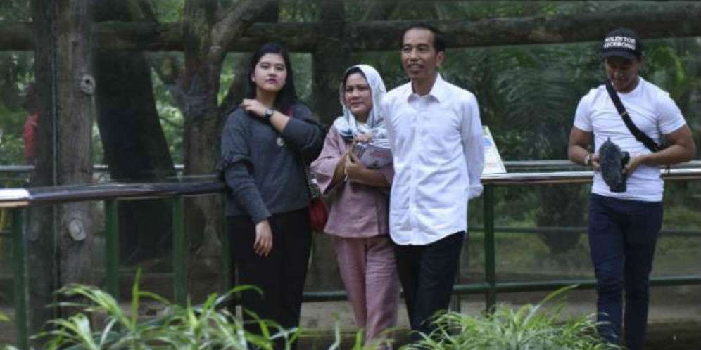 Heboh Harga Tas Iriana Jokowi dan Kahiyang Saat ke Ragunan