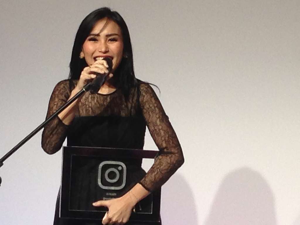 Ayu Ting Ting dapat penghargaan dari Instagram
