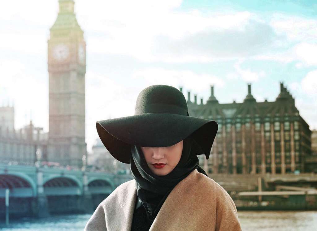 Inspirasi Kenakan Jilbab dengan Topi dari Dian Pelangi dian pelangi