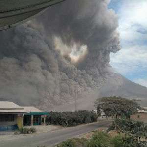Gunung Sinabung Meletus, Awan Panas Meluncur 4,5 Kilometer