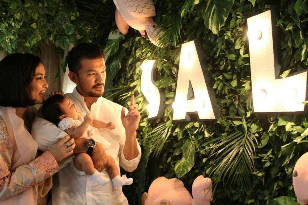 Suasana Syahdu Aqiqah Putri Rio dan Atiqah Hasiholan