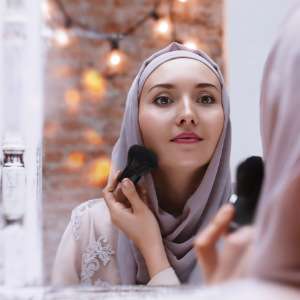 Catat! 5 Manfaat Concealer yang Jarang Diketahui