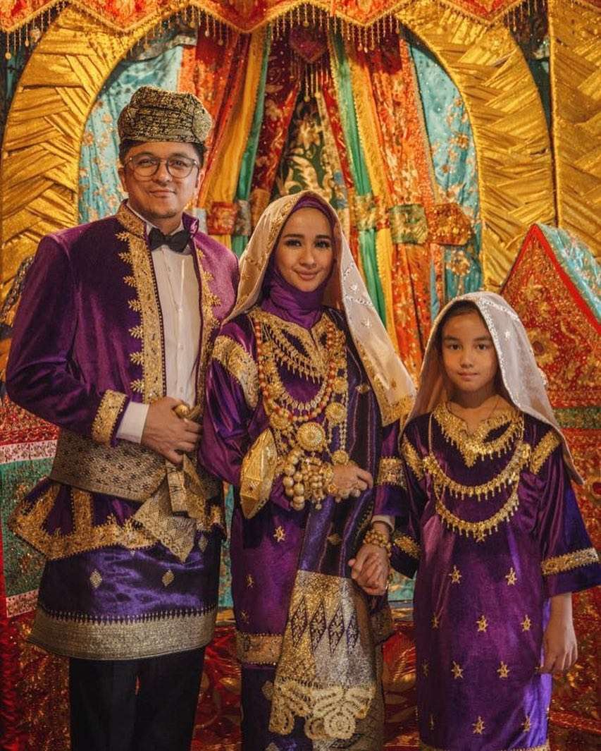 Intip Foto-foto Prewedding Bella dan Engku yang Romantis Abis!