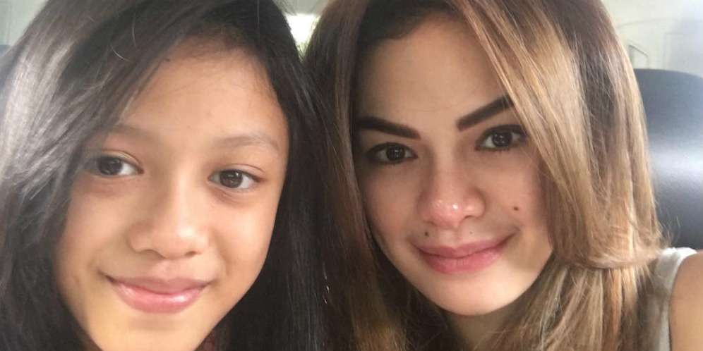 Alasan Nikita Mirzani Sekolahkan Putrinya di Luar Negeri Alasan Nikita Mirzani Sekolahkan Putrinya di Luar Negeri