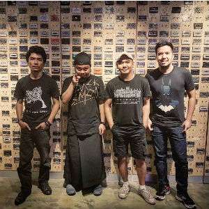 Vokalis Payung Teduh `Tertibkan` Penjual Cover Lagu `Akad`