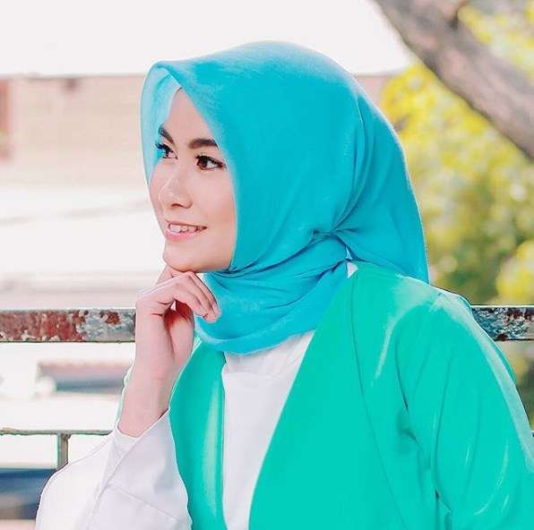 Selain Bella, Ini Deretan Artis Hijab Hobi Pakai Jilbab Paris
