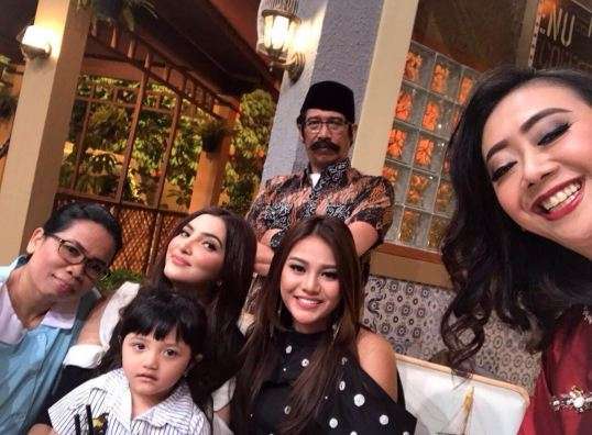 suwarsih diajak syuting