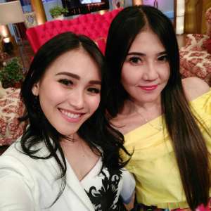 Foto Bareng, Ayu Malah Dibanding-bandingkan dengan Via Vallen