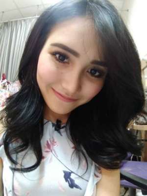 Duet Bareng Via Vallen Begini Reaksi Ayu Ting Ting