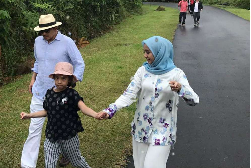 Momen Kehangatan LCB dan Engku Aleesya Bikin 'Meleleh' Momen Kehangatan LCB dan Engku Aleesya Bikin 'Meleleh'