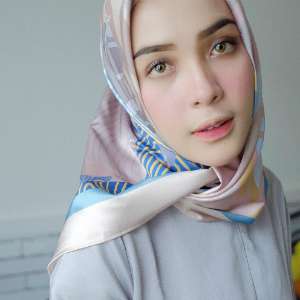 Inspirasi Pulaskan Lipstik Ombre dari Selebgram Hijab Inspirasi Pulaskan Lipstik Ombre dari Selebgram Hijab