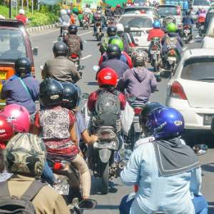 Bagaimana Cara Sholat di Atas Sepeda Motor?