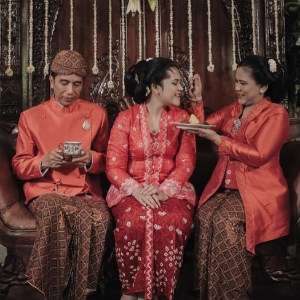 Makna di Balik Baju Akad Nikah Kahiyang Berwarna Hitam