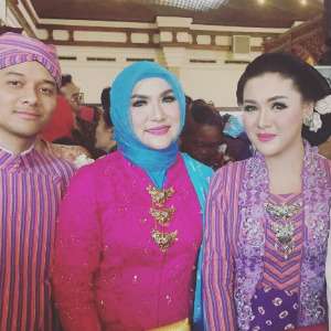 Ke Pesta Kahiyang, Kecantikan Vicky Shu Bak Barbie Berkebaya