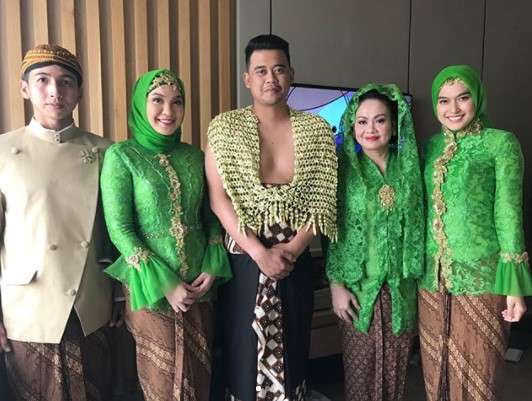 Deretan Kebaya 2 Kakak Bobby Nasution yang Simpel Nan Elegan