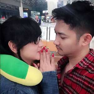 Pose Tidur Dewi Perssik Bikin Gregetan