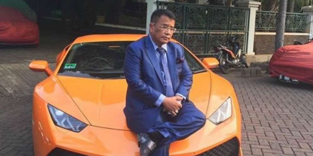 OOTD Miliaran Hotman Paris Hutapea, Lihat Ikat Pinggangnya!