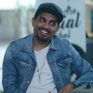 Mesra Bareng Pacar, Glenn Fredly Mirip Sunan Kalijaga?