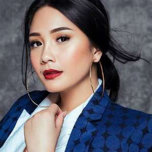 3 Gaya Seleb dengan Makeup Bold, Cocok Buat Tahun Baruan!