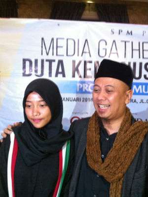 Pergi ke Daerah Konflik, Opick Berani Ajak Anak