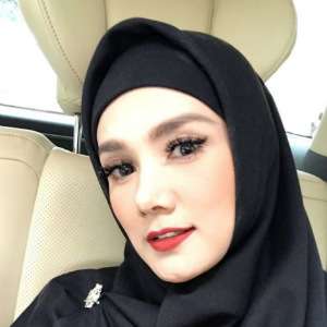 Lihat Mulan Jameela Berhijab, Reaksi  Warganet di Luar Dugaan