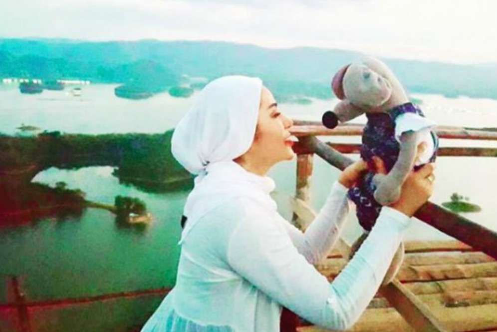 Kisah Haru Cinta Penelope Minta Izin Sang Mama Untuk Berhijrah