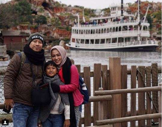 keluarga denny cagur