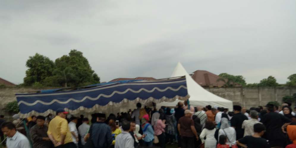 suasana pemakaman Sys Ns