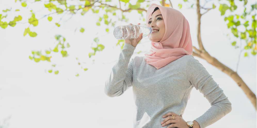 Bikin Kebiasaan Minum Air Putih Jadi Trending, Ini Manfaatnya!