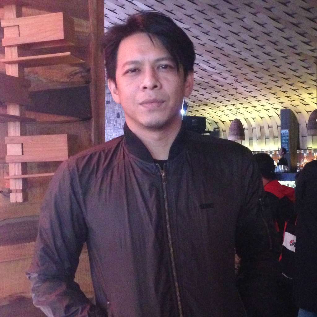 Jaket Jadi Item Fashion Andalan Ariel NOAH