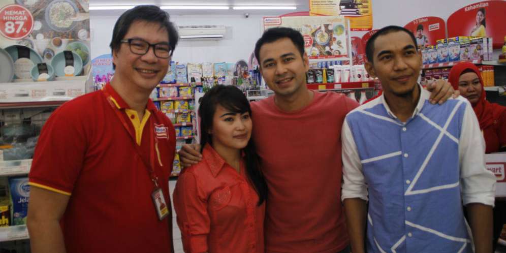 Sst, Alfamart Beri Kejutan Ini untuk `Mpok Alpa` Sst, Alfamart Beri Kejutan Ini untuk `Mpok Alpa`