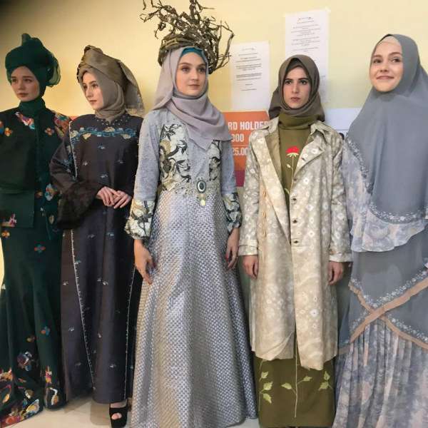 London Fashion Week/ Gladys Velonia