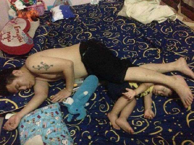 Polah Lucu Ayah Saat Jaga Anak 2