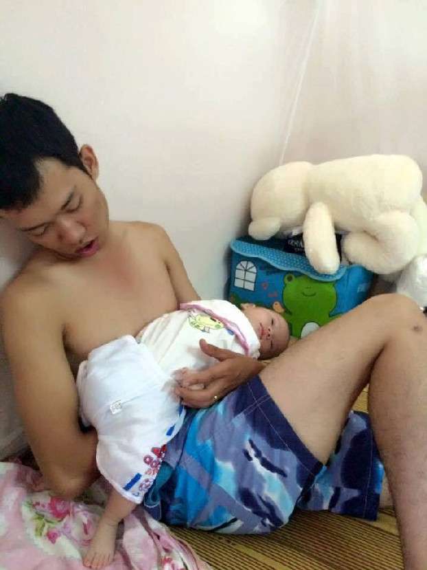 Polah Lucu Ayah Saat Jaga Anak 5